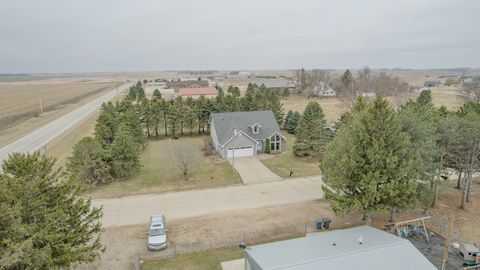 Photo of 11 Lakeside Lane Ln, Lake Park, IA 51347 (MLS # 251547)