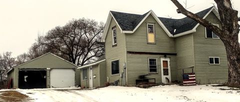 Photo of 715 N 4th St. St, Estherville, IA 51334 (MLS # 251589)