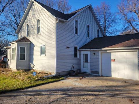 Photo of 411 Center Street S, Ceylon, MN 56121 (MLS # 251492)
