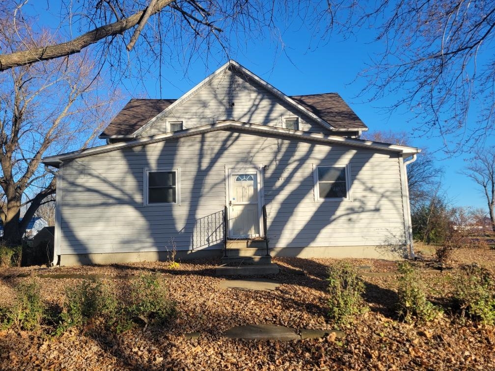 411 Center Street S - Photo 2