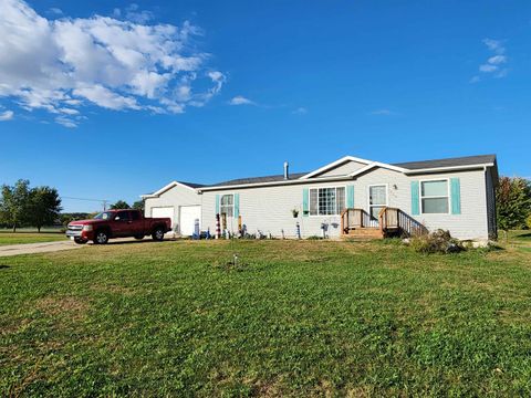 Photo of 609 S 14TH Street, Estherville, IA 51334 (MLS # 251333)