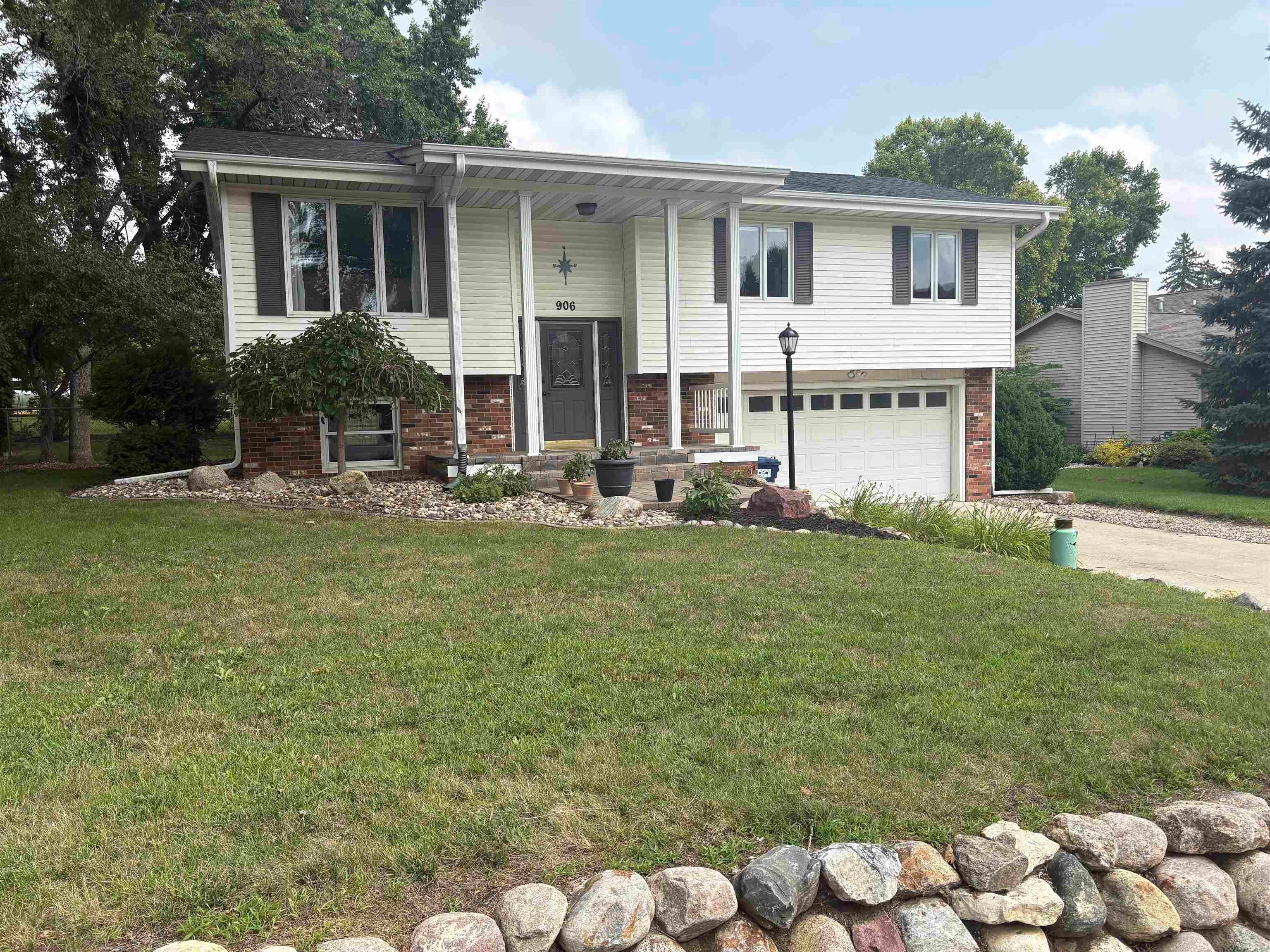 906 6th Street - Photo 2