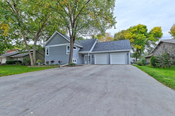 901 27TH ST, SPIRIT LAKE, IA 51360 - Image 51d82b5fd5bb25a18d5b73032cecbb39/3787522620