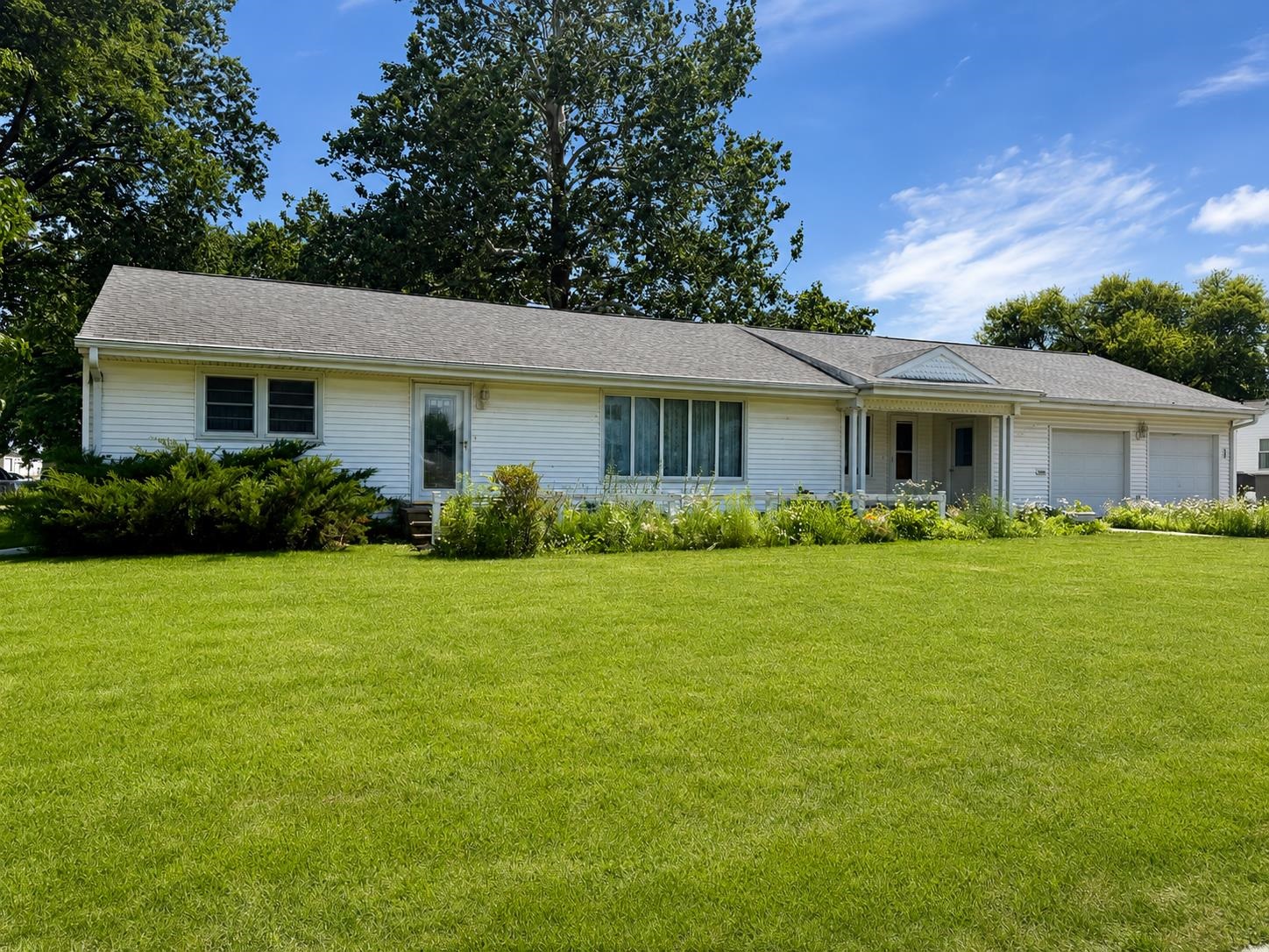 Photo 1 of 20 — 928 E 9Th Street, Spencer, IA 51301