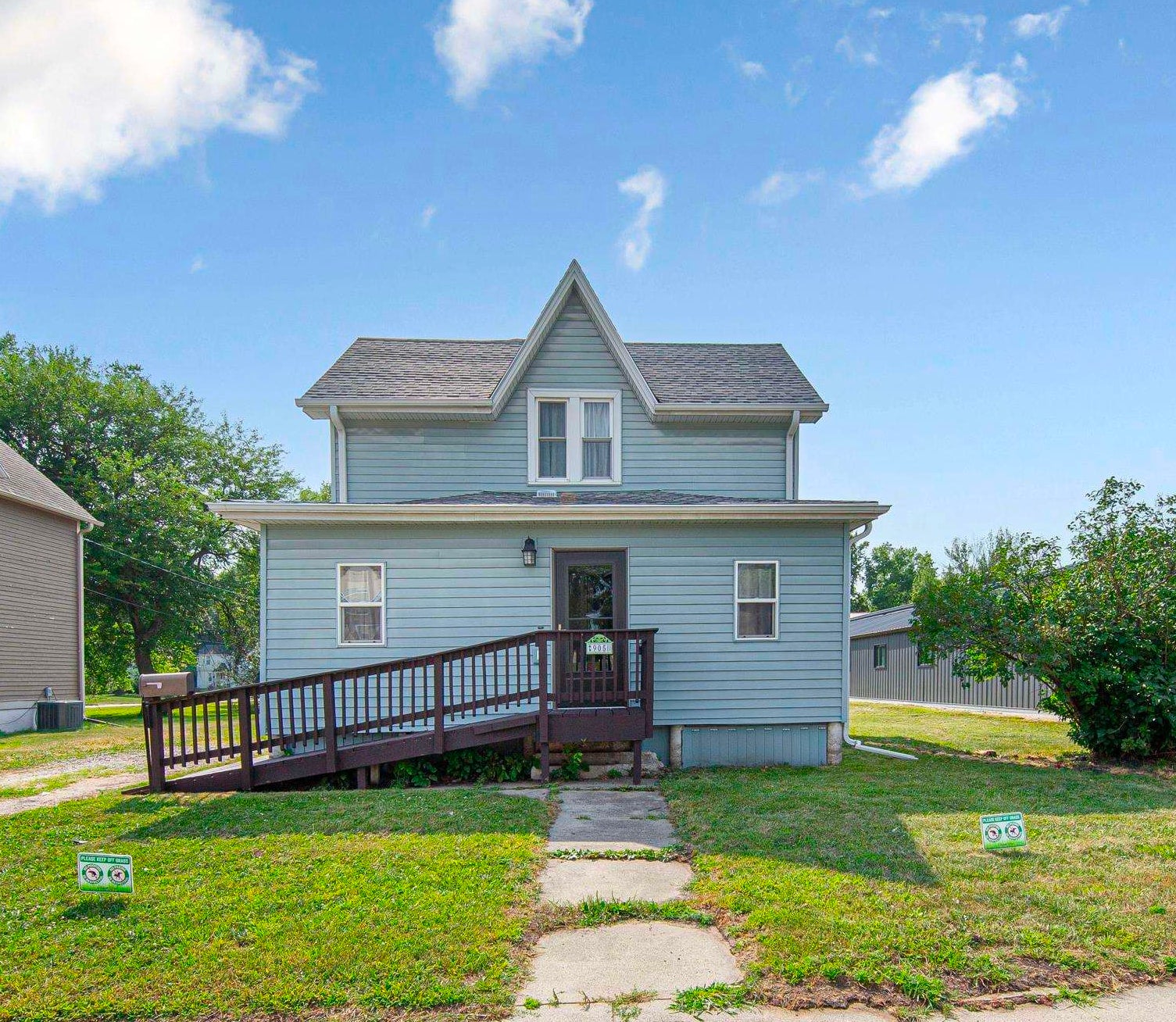 905 Lawler Street - Photo 2