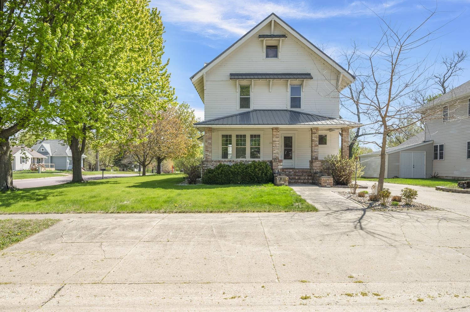 Photo 1 of 51 — 114 E 4th Street, Lake Park, IA 51347