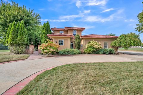 Photo of 1111 Eloise Street, Okoboji, IA 51355 (MLS # 251288)