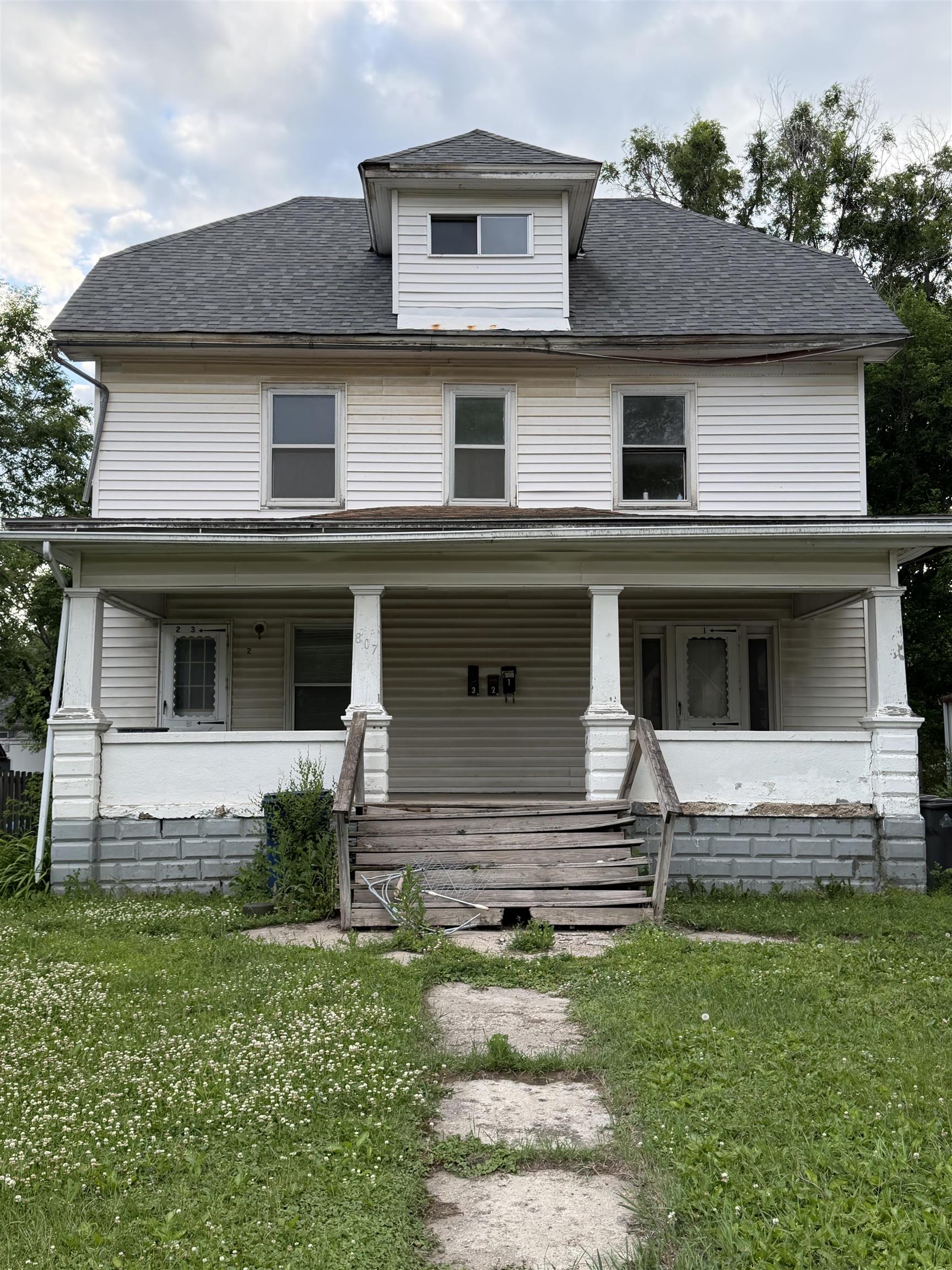 Photo 1 of 38 — 807 4th Avenue W, Spencer, IA 51301