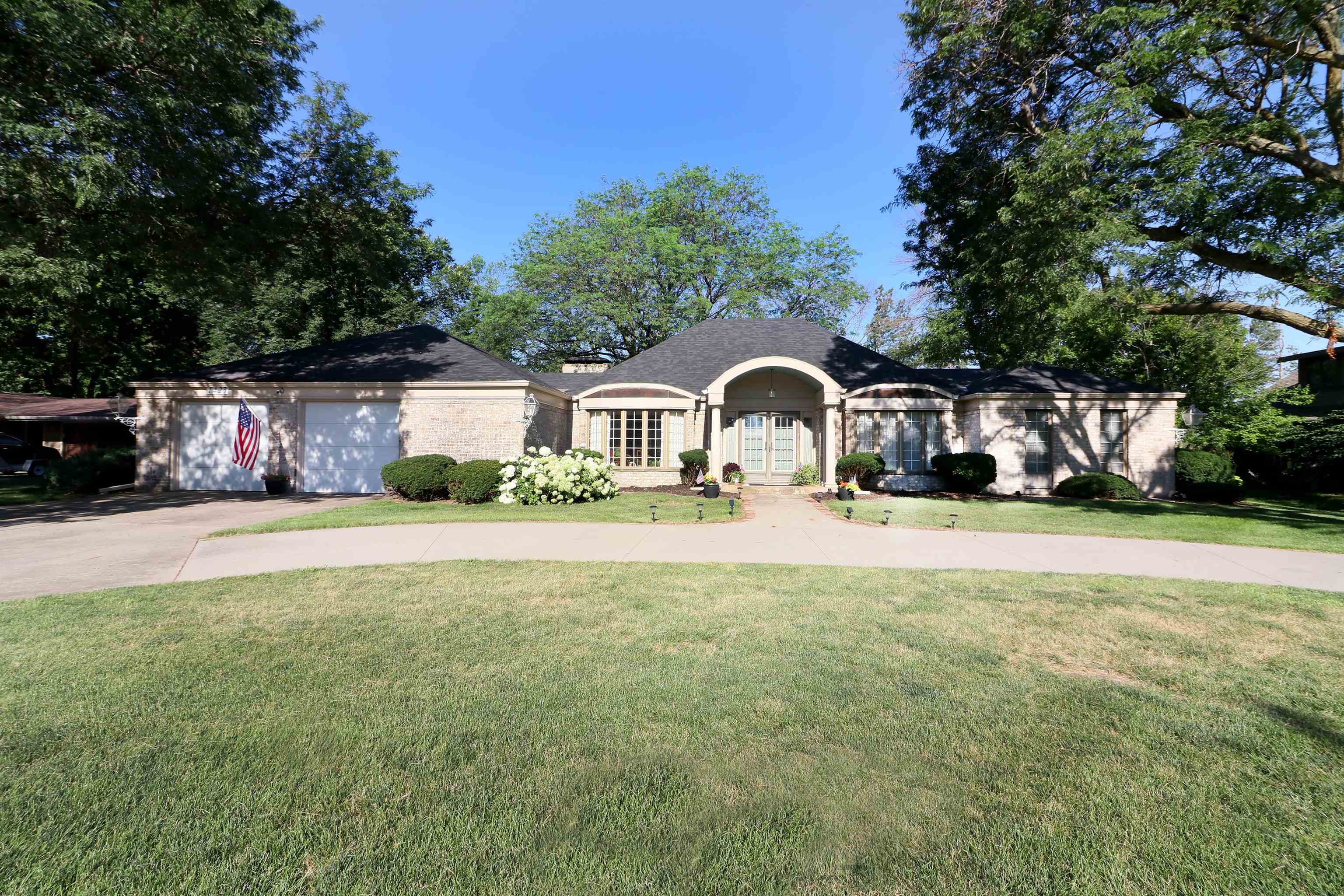 Photo 1 of 43 — 1423 18th Avenue W, Spencer, IA 51301
