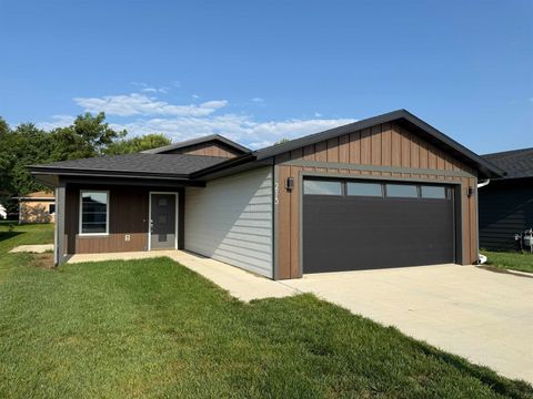 Photo of 213 34th Avenue W, Spencer, IA 51301 (MLS # 231322)