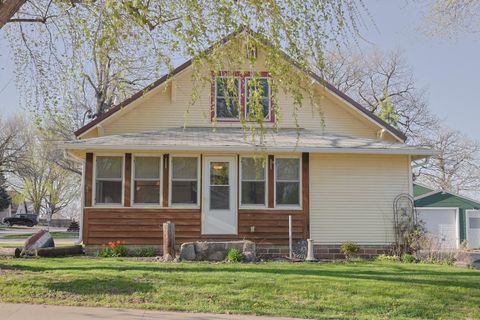 Photo of 172 Iowa Street, Arnolds Park, IA 51331 (MLS # 260340)