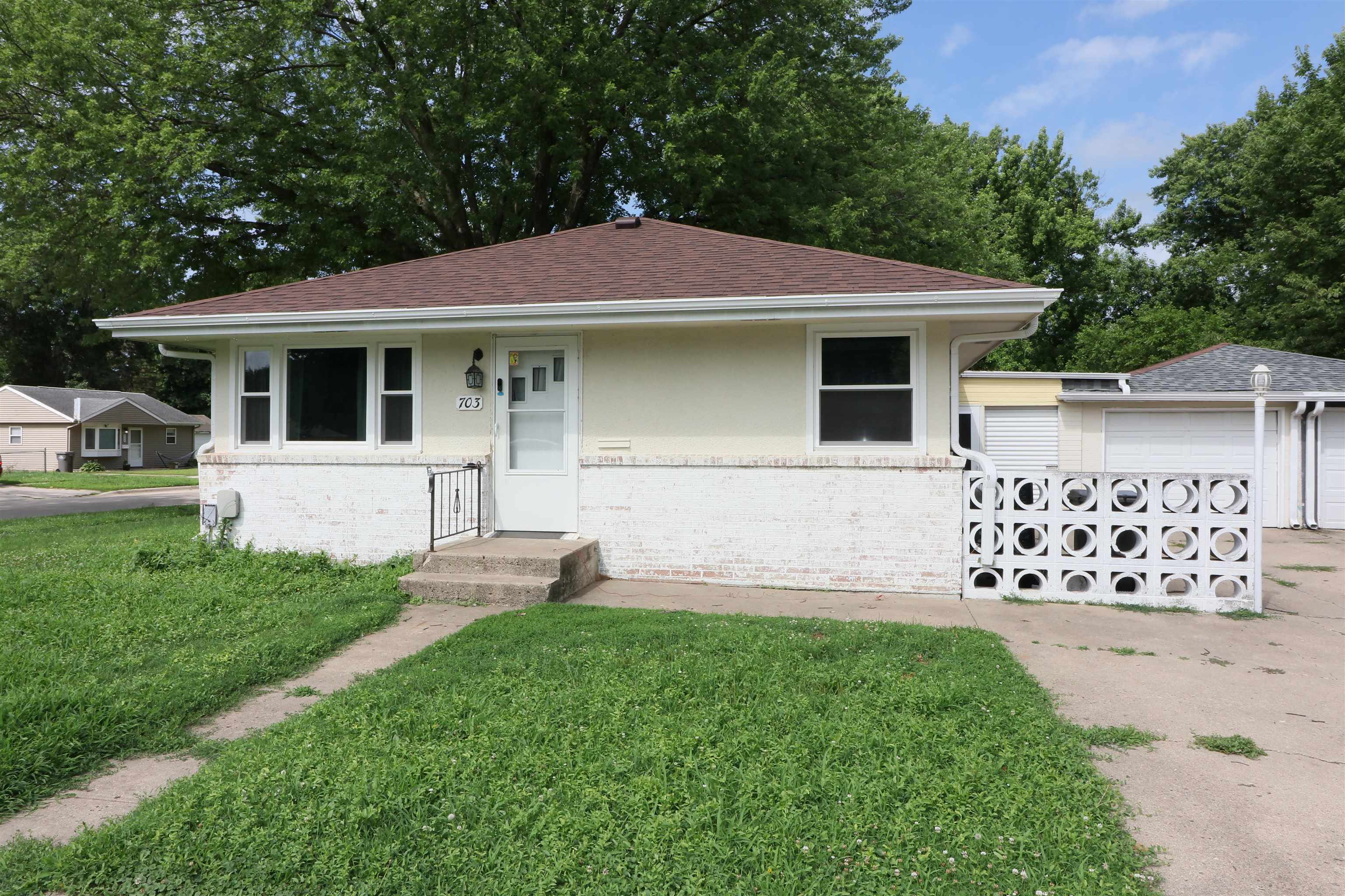 Photo 1 of 18 — 703 8th Avenue W, Spencer, IA 51301
