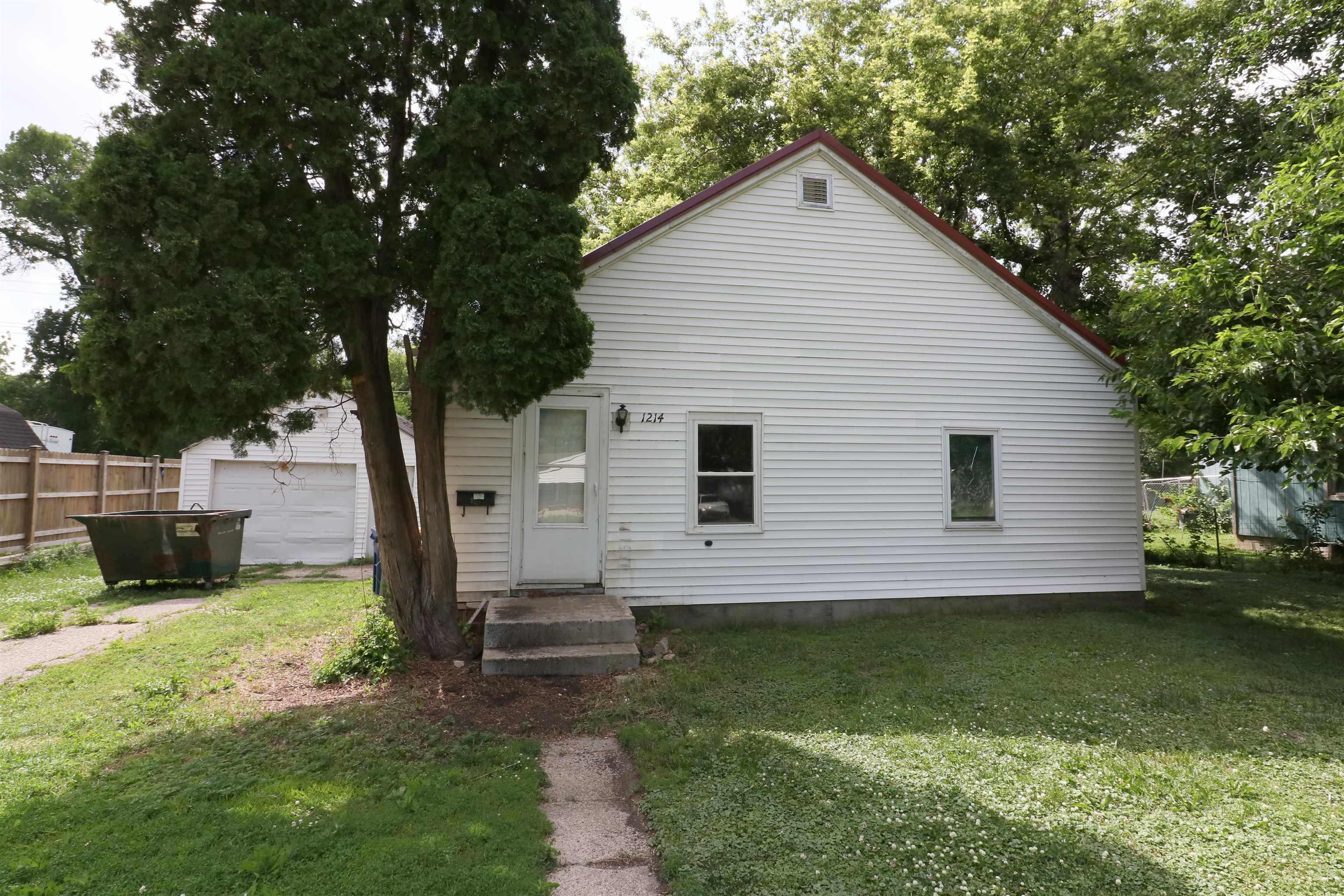 Photo 1 of 16 — 1214 Jackson Avenue, Spirit Lake, IA 51360
