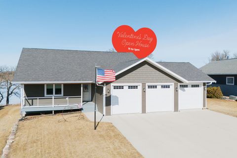 Photo of 116 West Bay Road, Lake Park, IA 51347 (MLS # 250926)