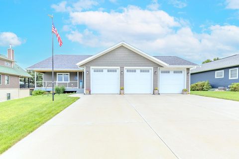 Photo of 116 West Bay Road, Lake Park, IA 51347 (MLS # 250926)