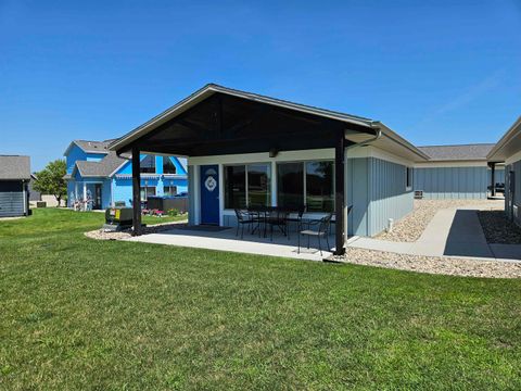 Photo of 290 240th Avenue #297, Arnolds Park, IA 51331 (MLS # 250916)