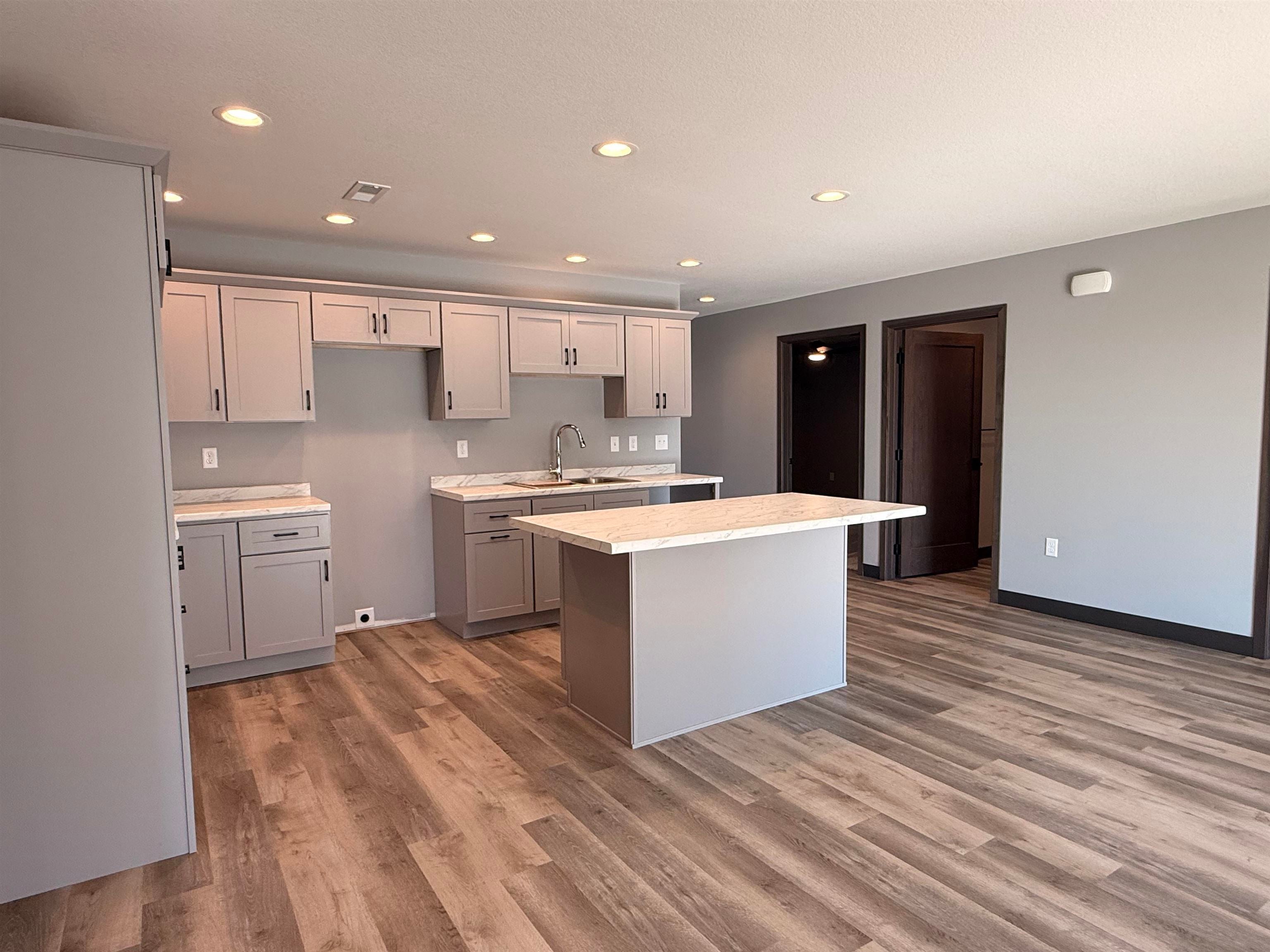 212 34th Avenue W - Photo 3
