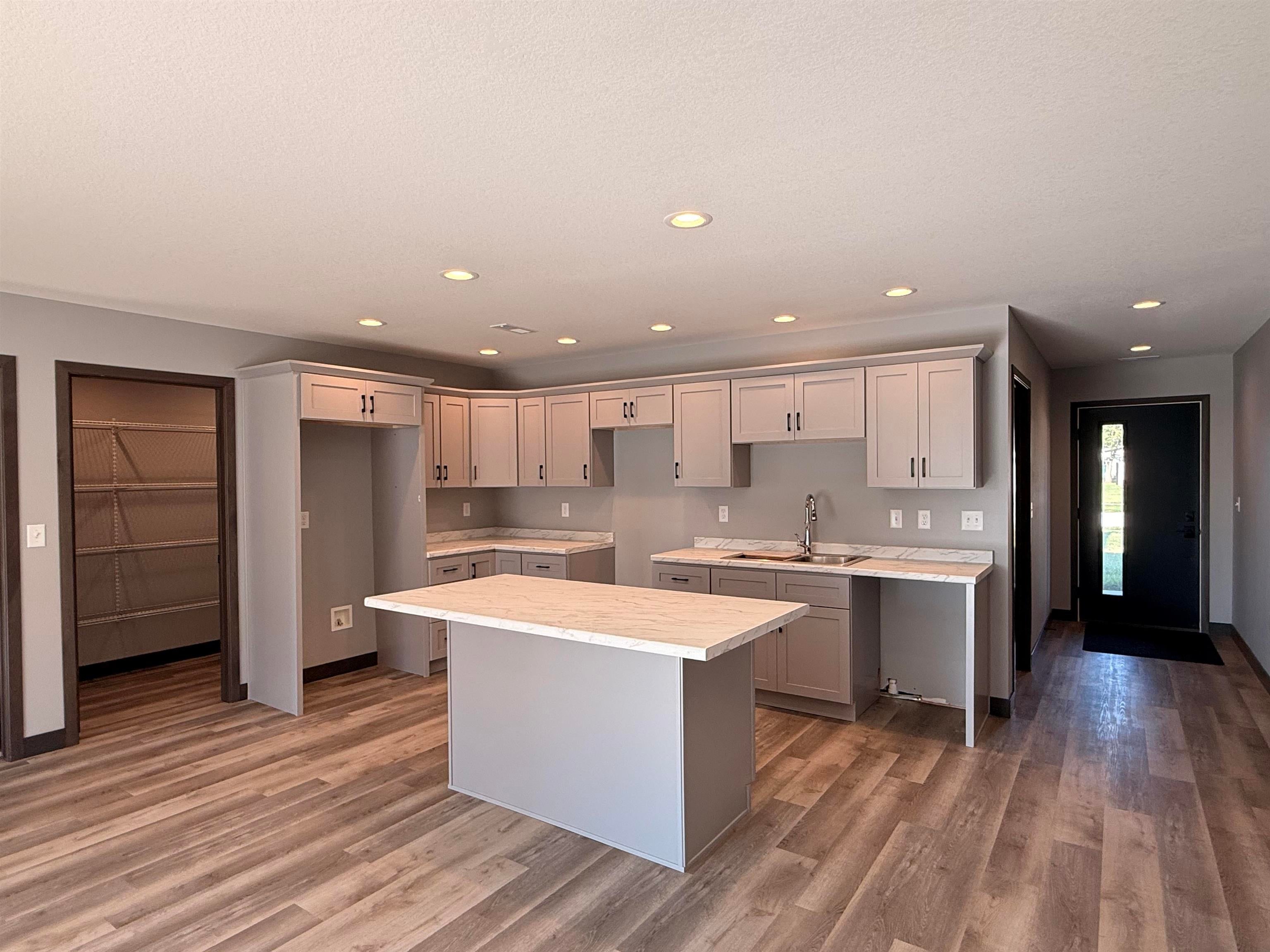 212 34th Avenue W - Photo 4