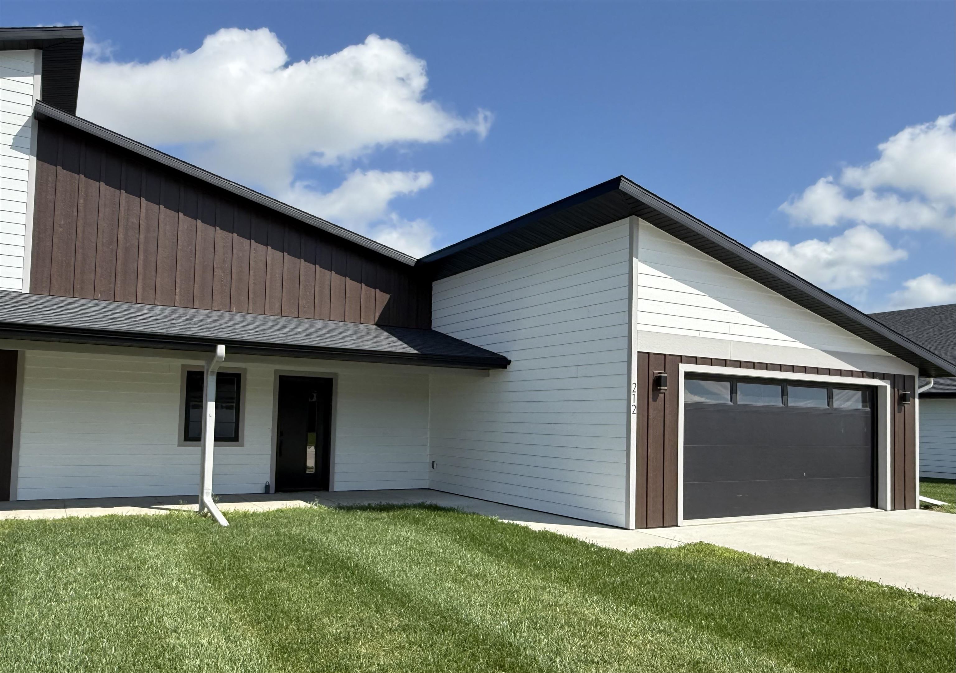 Photo 1 of 19 — 212 34th Avenue W, Spencer, IA 51301