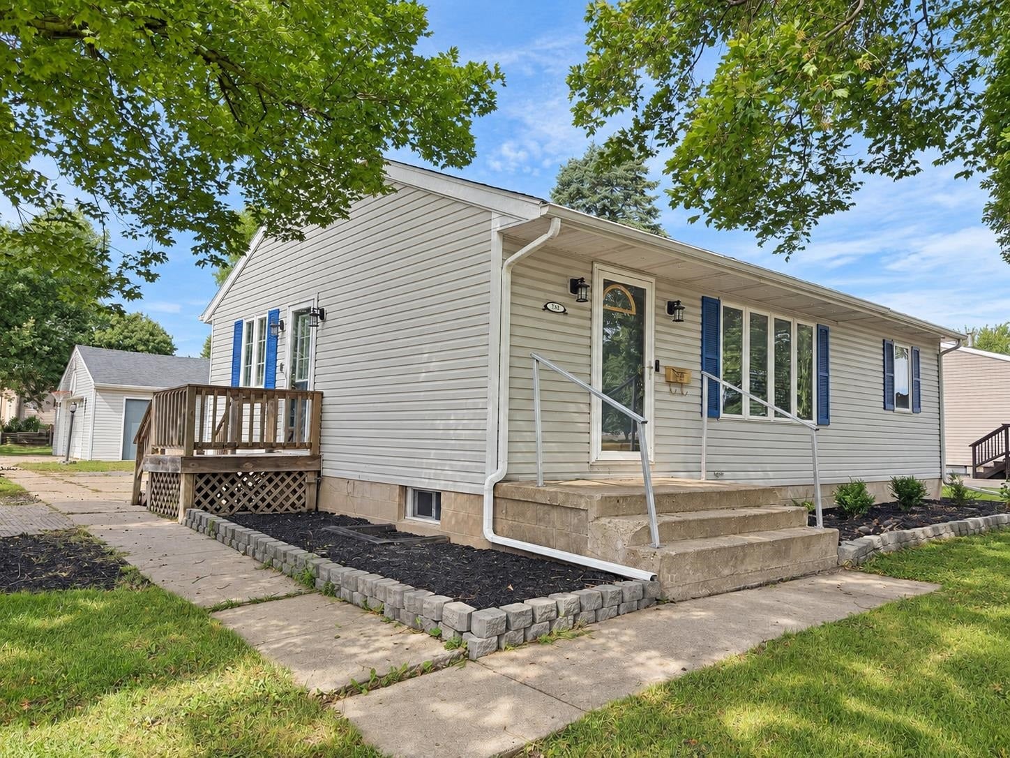 703 N 15th Street - Photo 2