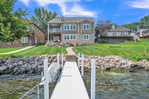 Photo of 3012 Lakeview Street, Wahpeton, IA 51351 (MLS # 260121)