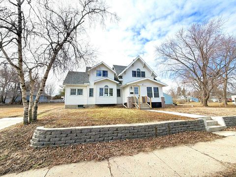 Photo of 703 Des Moines Street, Emmetsburg, IA 50536 (MLS # 260129)