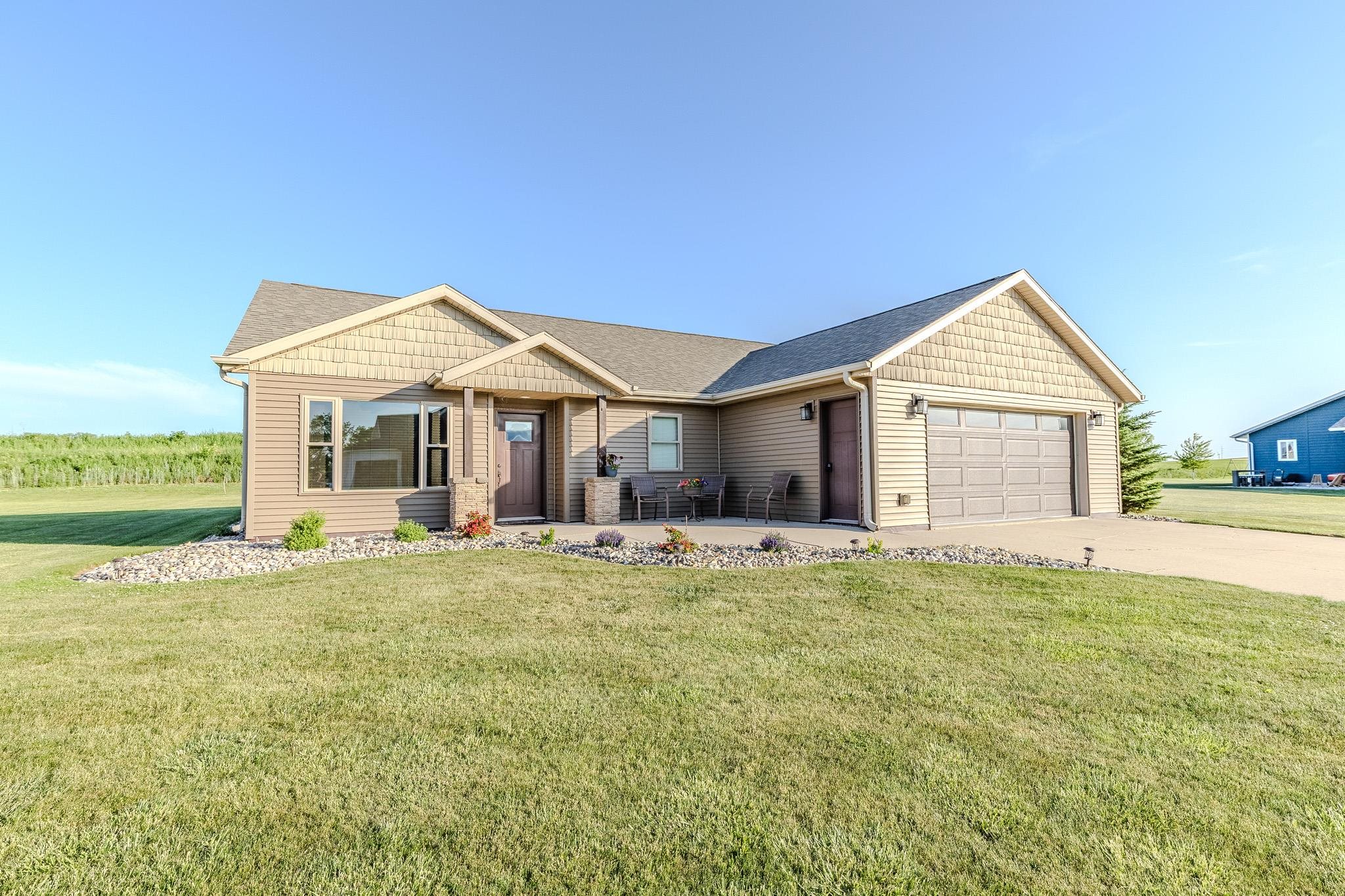 Photo 1 of 30 — 131 West Bay Rd, Lake Park, IA 51347