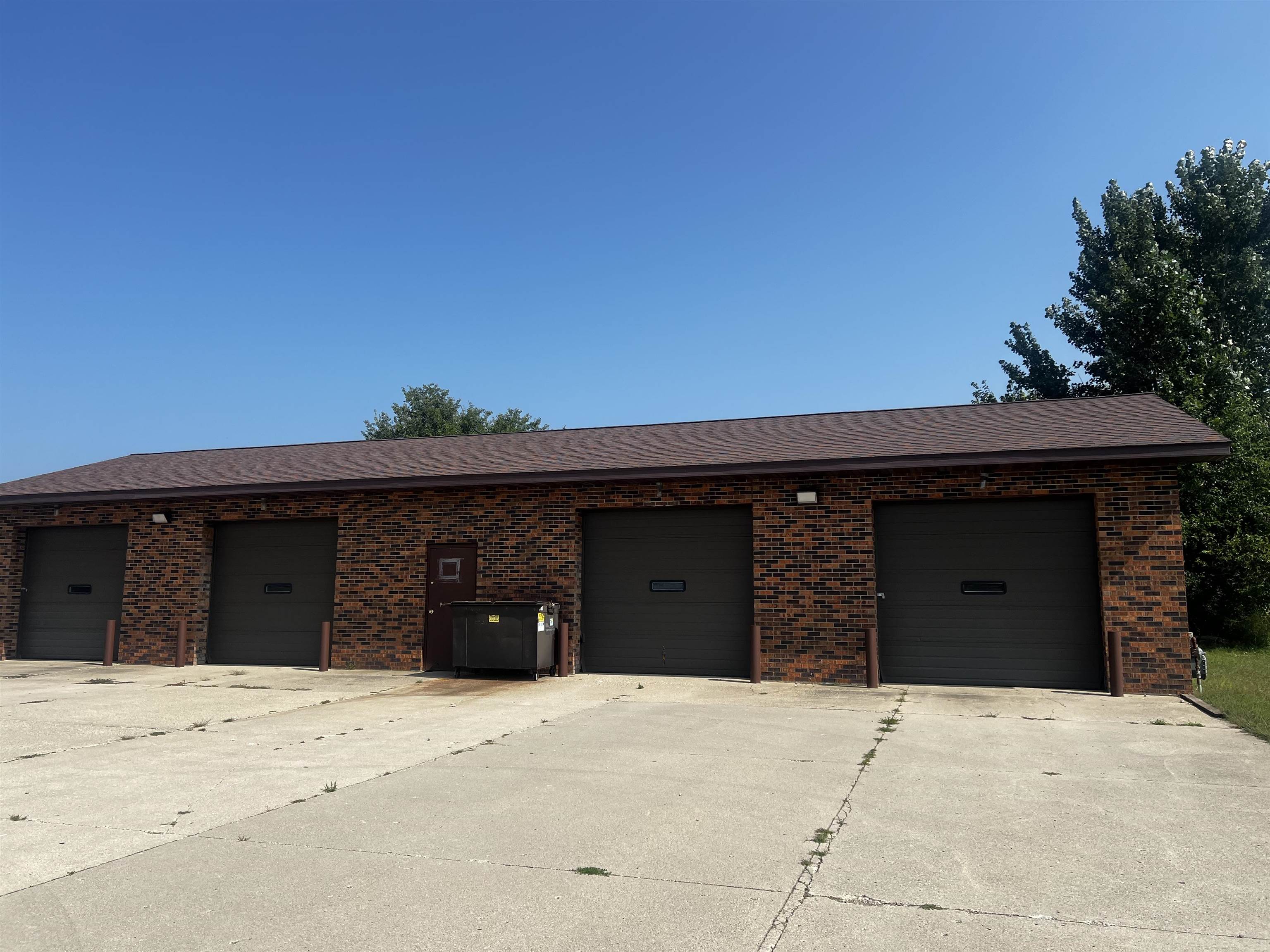 Photo 1 of 1 — 2015 Murray Road, Estherville, IA 51334