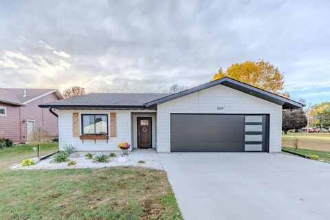 Photo of 1004 Clayton Street, Lake Park, IA 51347 (MLS # 251365)