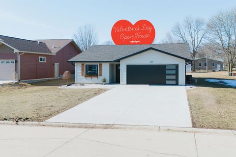 Photo of 1004 Clayton Street, Lake Park, IA 51347 (MLS # 251365)