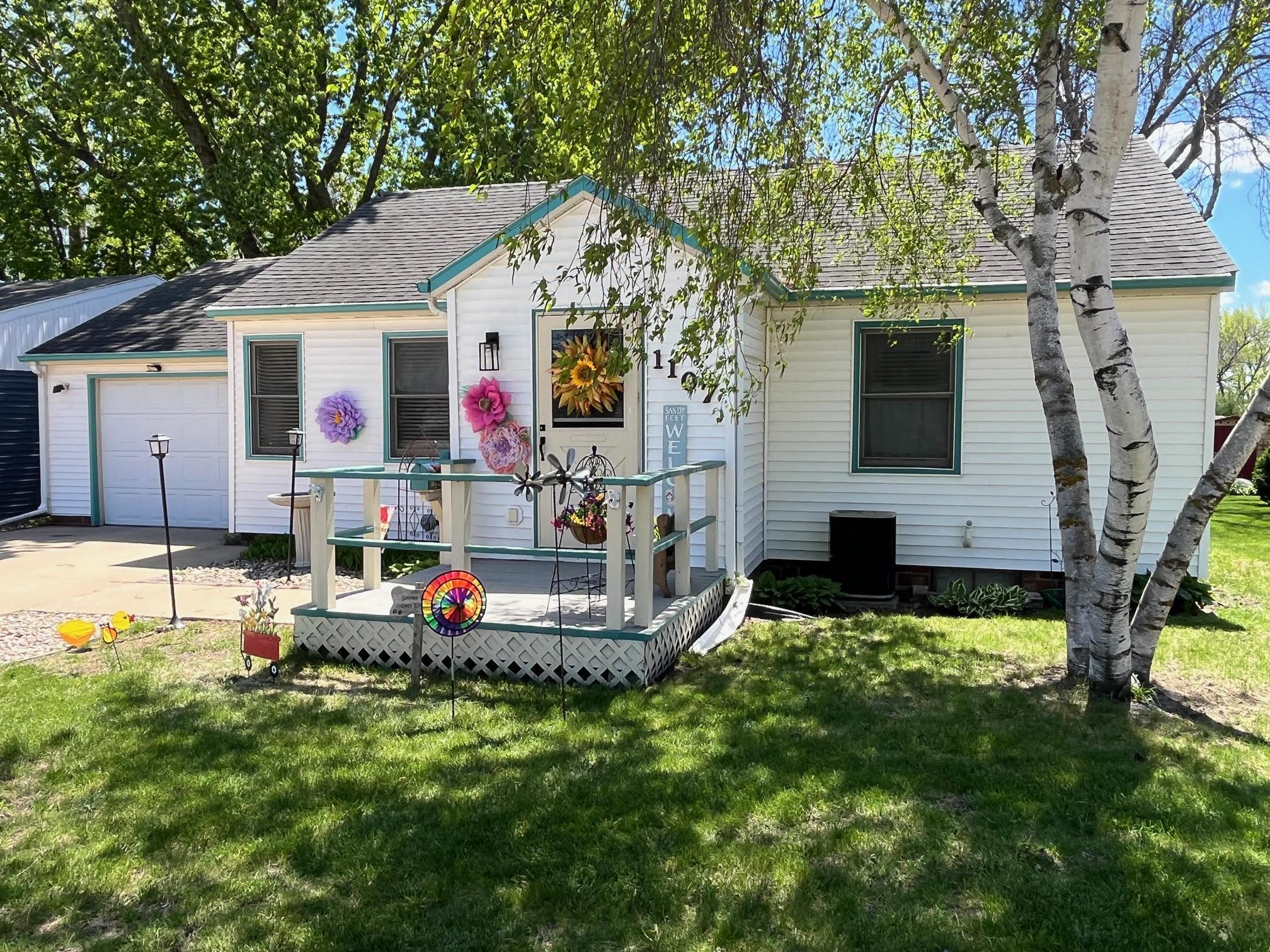 Photo 1 of 19 — 1107 6th Street, Milford, IA 51351