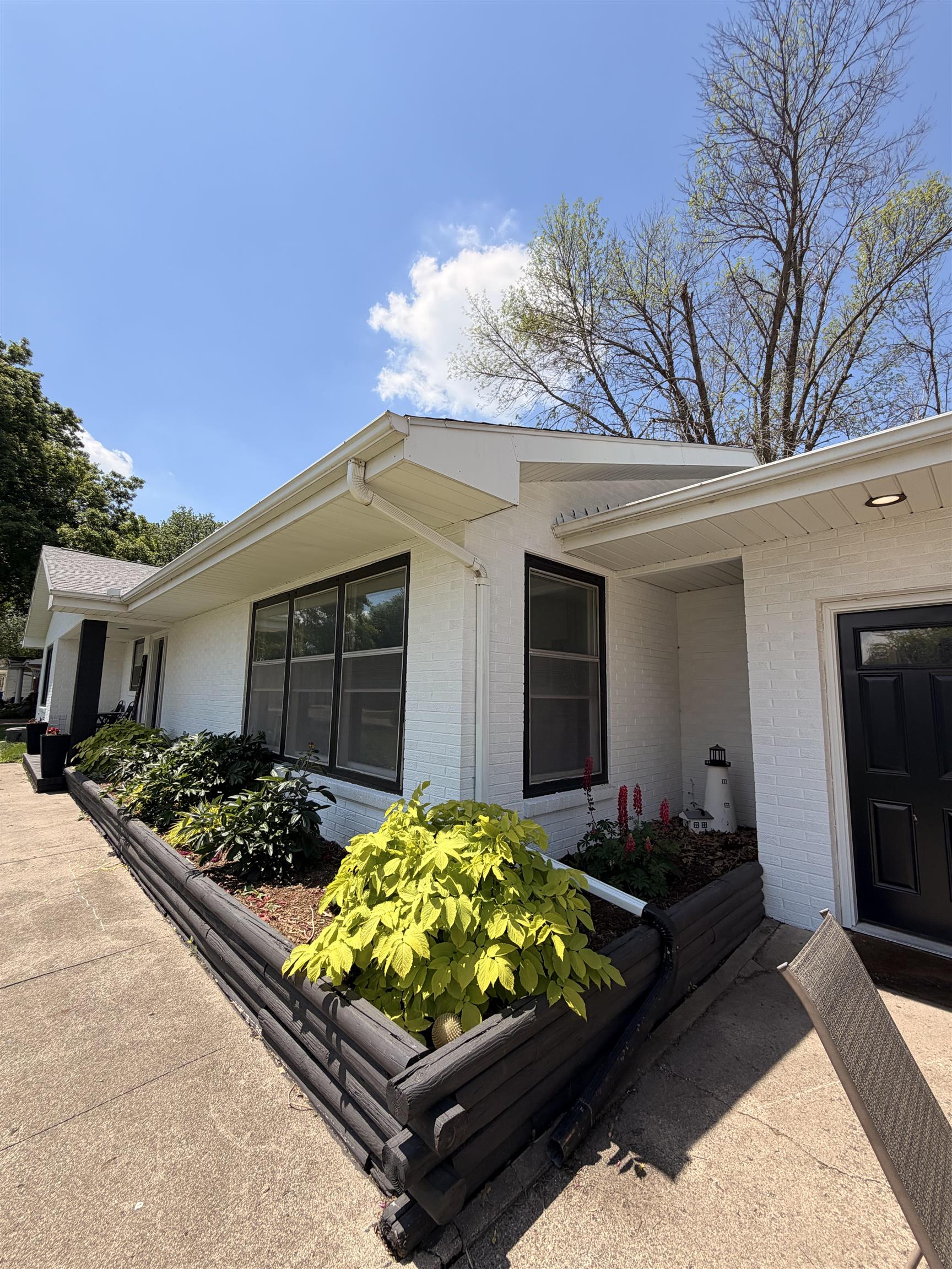 211 N 6th Avenue W - Photo 2