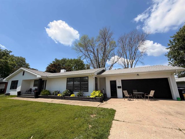 211 N 6th Avenue W