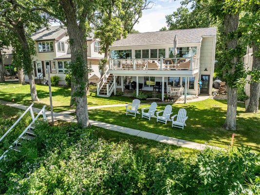 2809 LAKE SHORE DR, OKOBOJI, IA 51355 - Image b708adb3317da6c3d69ccbc875e31a7a/212427896