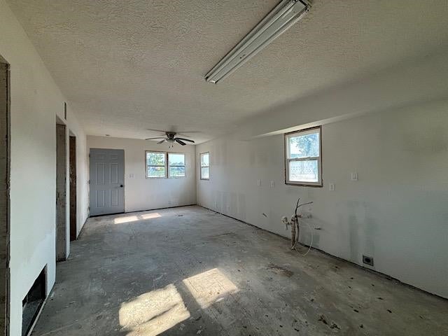 225 W Park Street - Photo 2