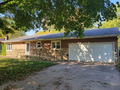 Photo of 118 5th Avenue SW, Fostoria, IA 51340 (MLS # 251303)