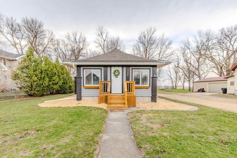 Photo of 305 Ave D East, Lake Park, IA 51347 (MLS # 260281)