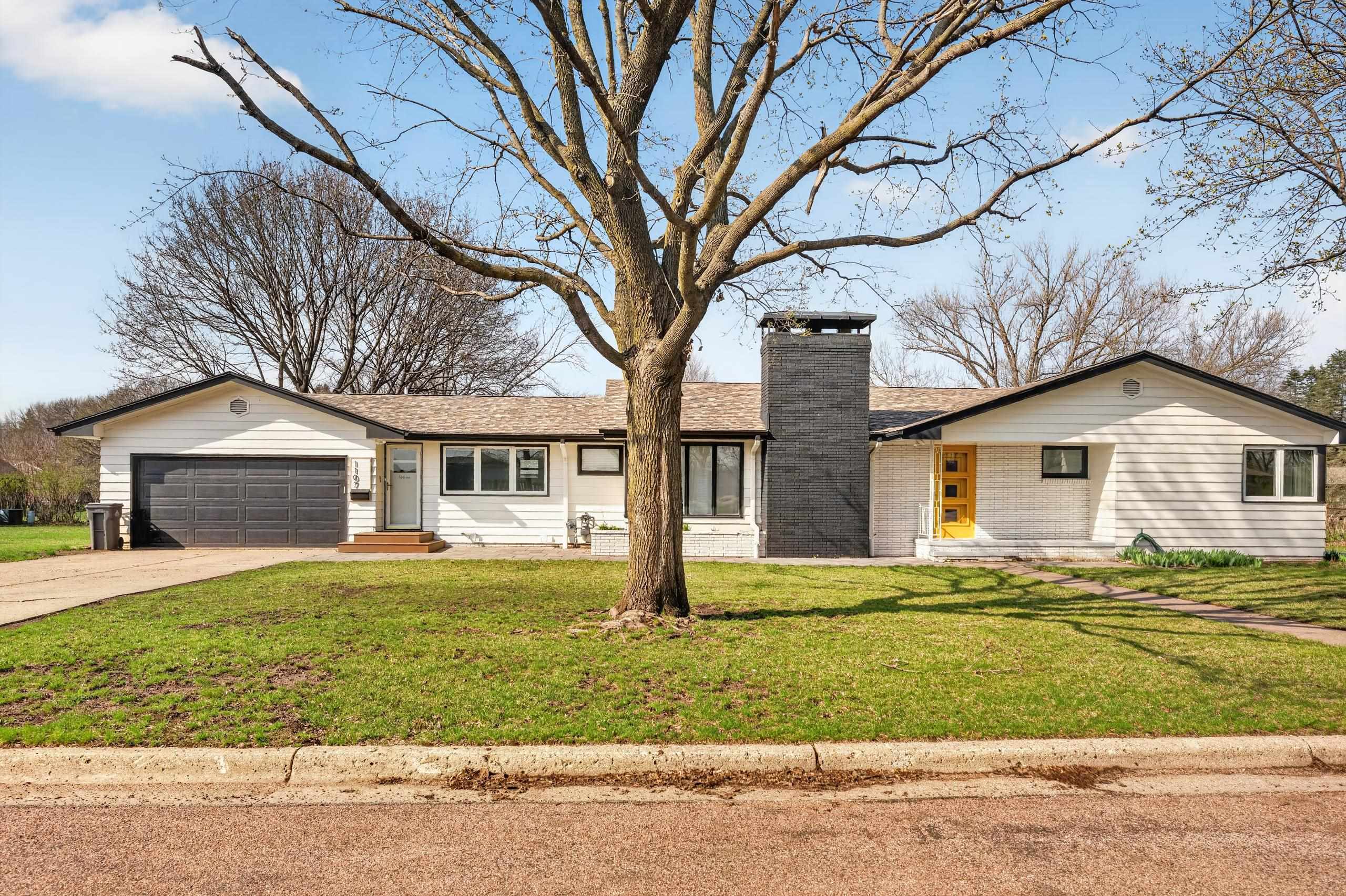 Photo 1 of 68 — 1107 Breezy Meadow Lane, Spencer, IA 51301