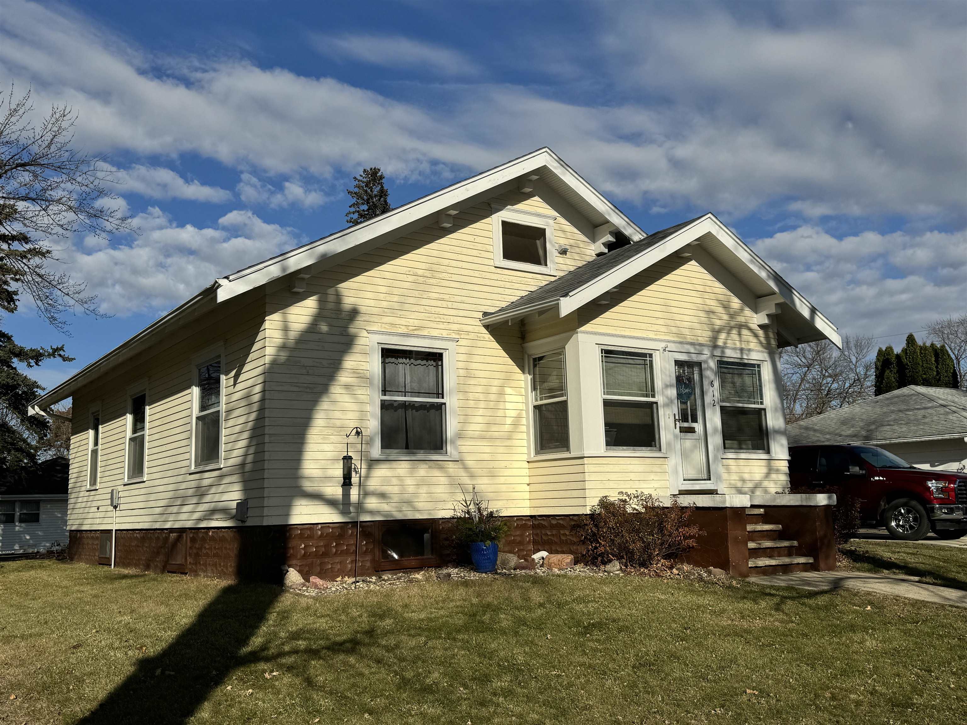 Photo 1 of 23 — 612 11th St, Spirit Lake, IA 51360
