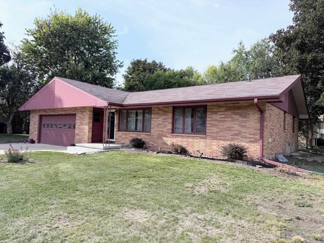 909 E 8th