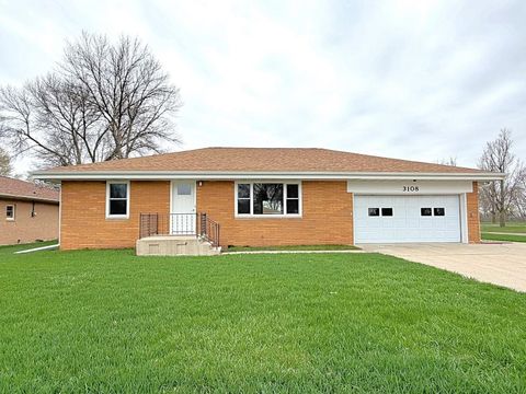 Photo of 3108 4th Street, Emmetsburg, IA 50536 (MLS # 260303)
