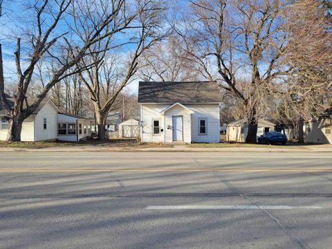 Photo of 508 18th Street, Spirit Lake, IA 51360 (MLS # 260164)