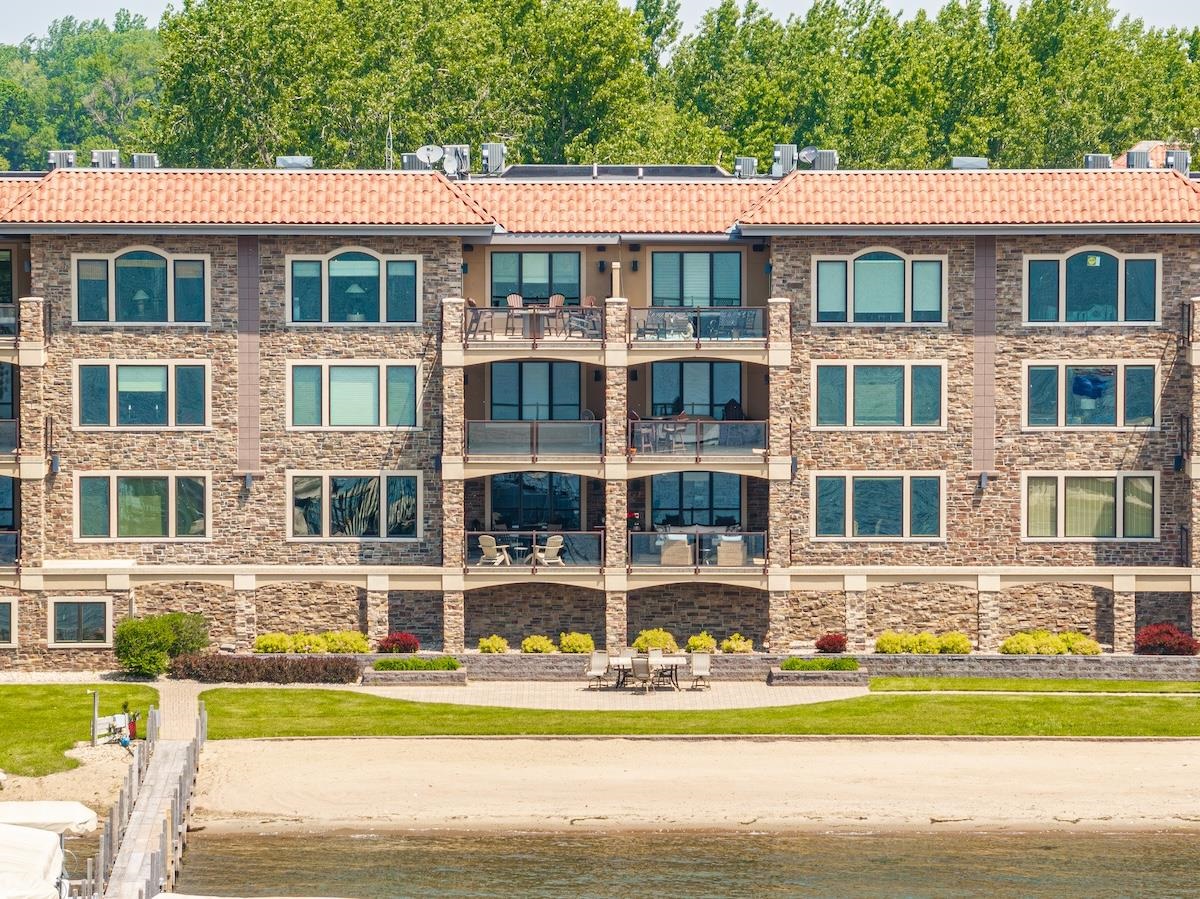 Photo 1 of 22 — 15109 215th Avenue 2, Spirit Lake, IA 51360