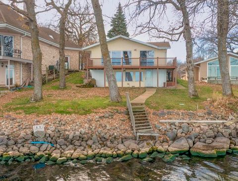 Photo of 2310 Lakeside Avenue, Wahpeton, IA 51351 (MLS # 251487)