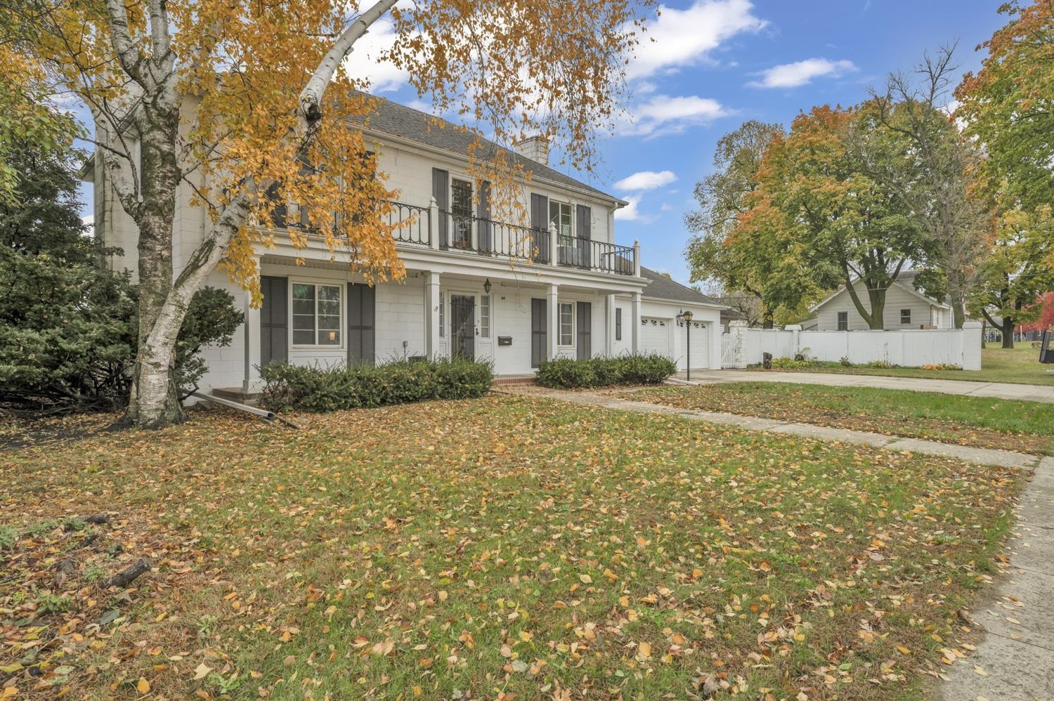 Photo 1 of 35 — 705 12th Ave N, Estherville, IA 51334
