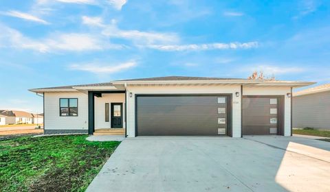 Photo of 3714 Lincoln Avenue, Spirit Lake, IA 51360 (MLS # 251433)