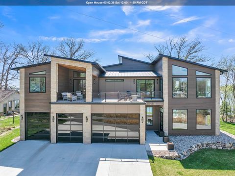 Photo of 2411 Lakeshore Drive, Wahpeton, IA 51351 (MLS # 260270)