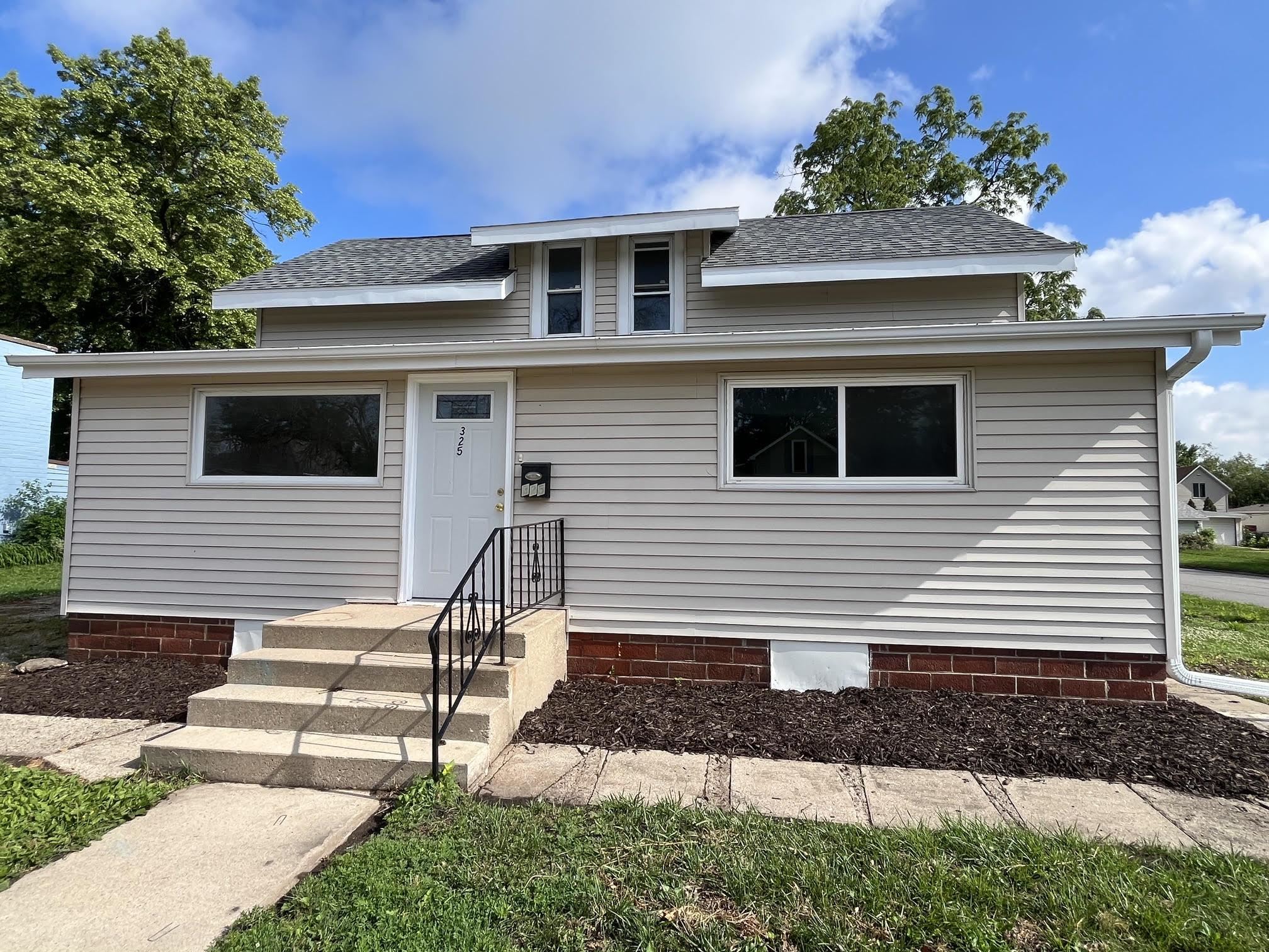 Photo 1 of 15 — 325 E 13th Street, Spencer, IA 51301