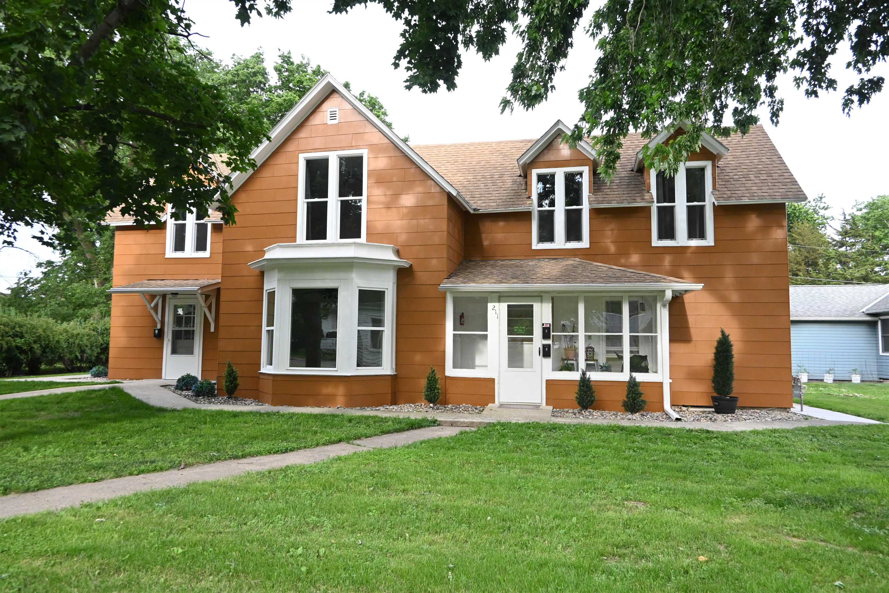 Photo 1 of 21 — 211 S 5th Street, Sac City, IA 50583