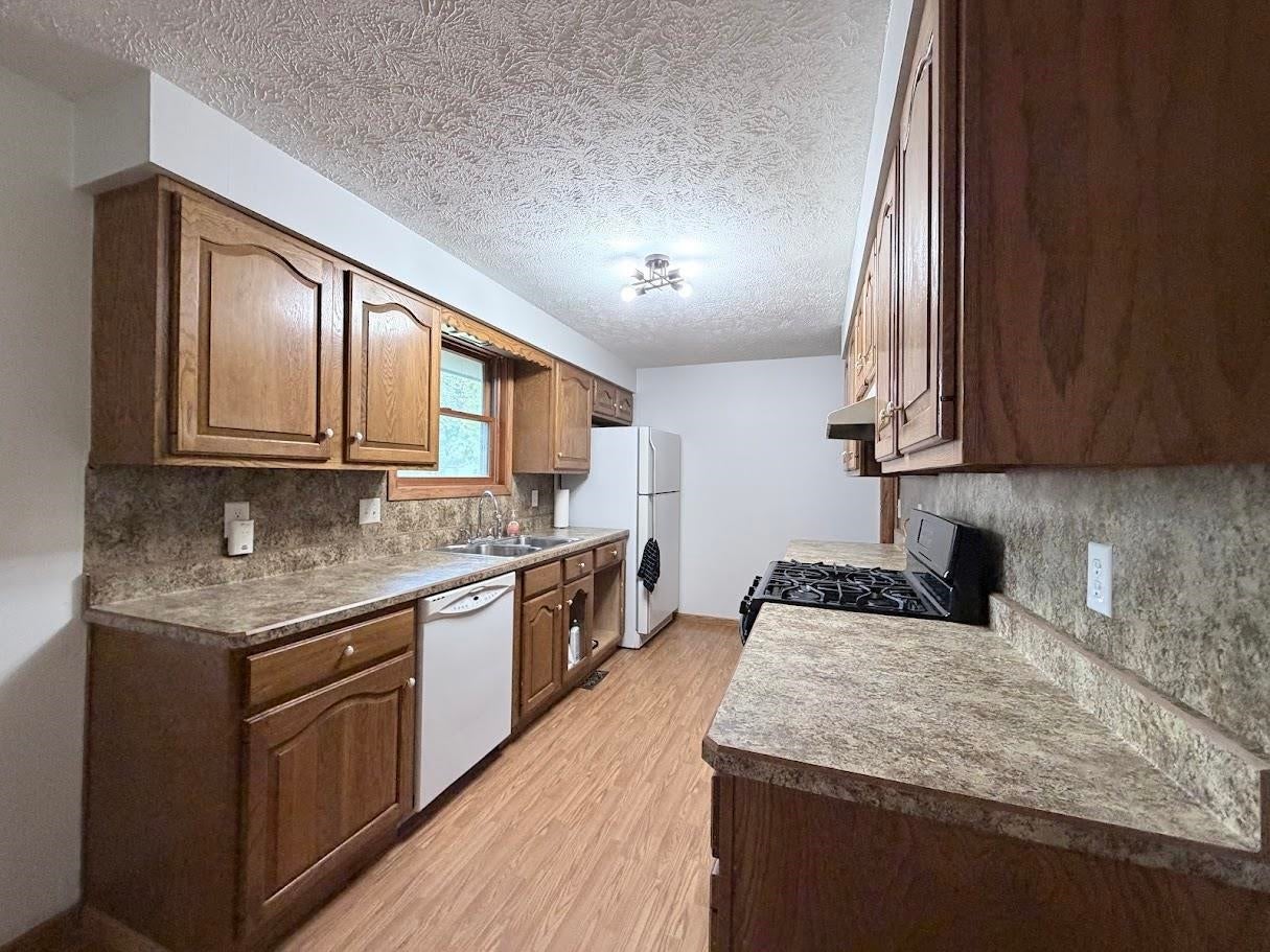 219 Daphne - Photo 3